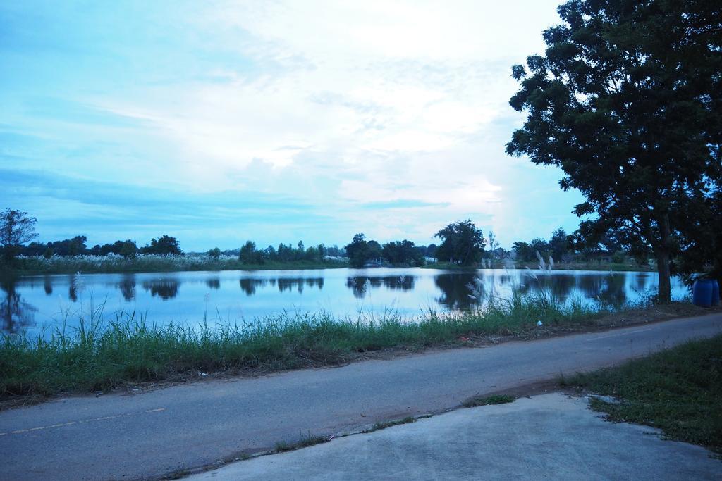 Rimmueng Resort Phanom Sarakham Extérieur photo