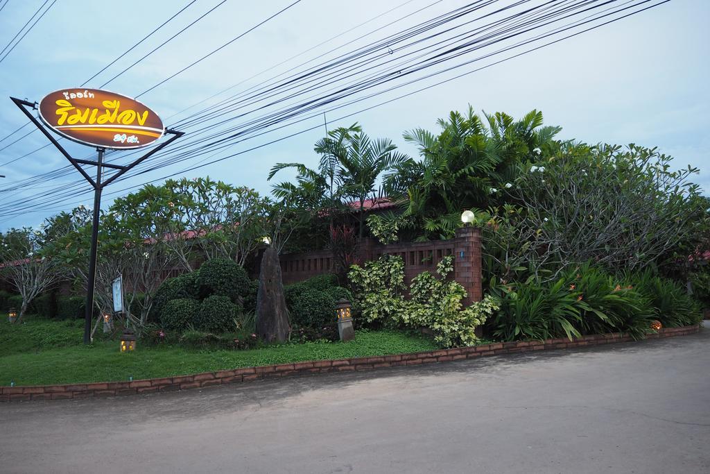 Rimmueng Resort Phanom Sarakham Extérieur photo