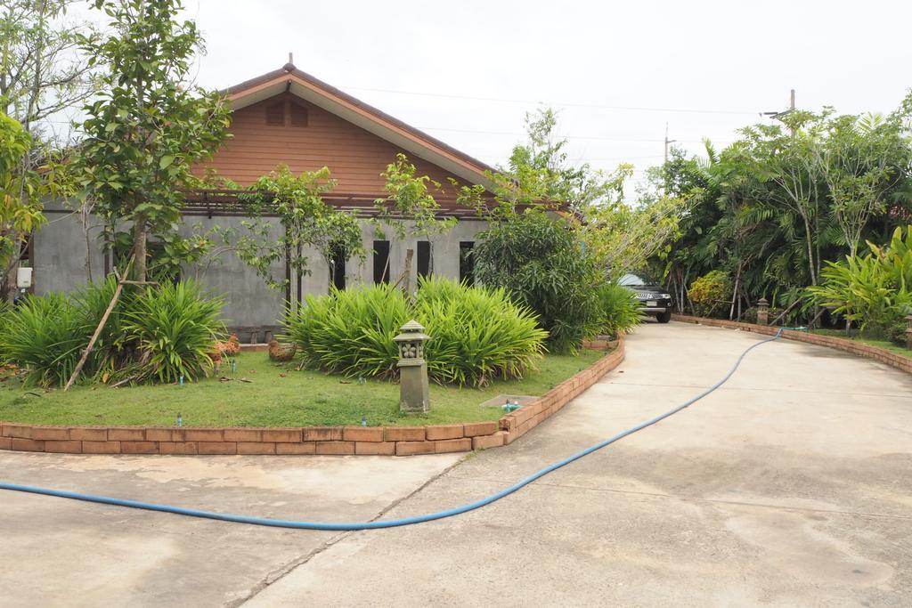 Rimmueng Resort Phanom Sarakham Extérieur photo